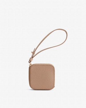 Bolsa Estuche Cuyana Cuero Airpod Mujer Kaki | EXM1351LO